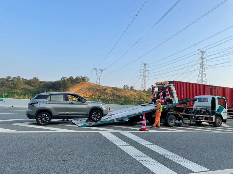 辽源汽车雪地困境救援：专业团队为您排忧解难